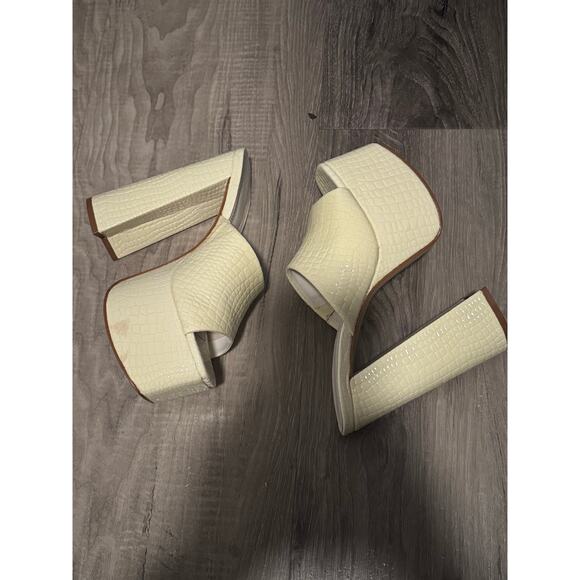Emma Schutz Danna Square Croc White Block Heel Sandals Size 5.5B